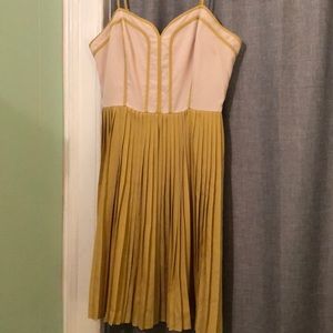 Pleated yellow and white dress with piping details